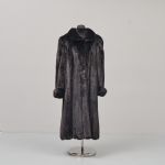 487380 Mink coat